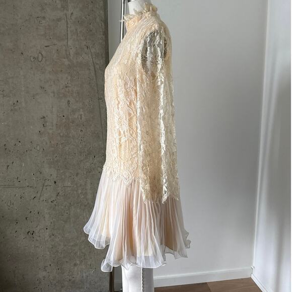 Vintage Off White Lace Wedding Dress Size Small - Picture 4 of 7